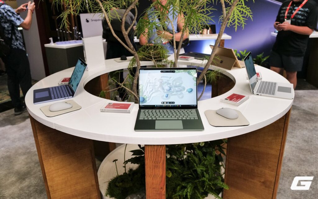 Khu vực trưng bày các mẫu Surface mới tại Snapdragon Summit 2026
