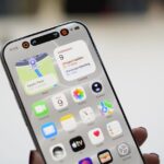 iPhone 18 Pro Max được đặt trên bàn trong bối cảnh giới thiệu sản phẩm