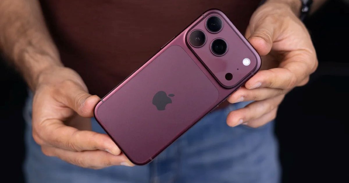 iPhone 18 Pro Max hiển thị trong bối cảnh thông tin về bản cập nhật phần mềm