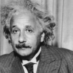 Chân dung Albert Einstein với mái tóc bạc đặc trưng