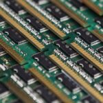 Các module RAM DDR5 SO-DIMM dành cho laptop được đặt cạnh nhau