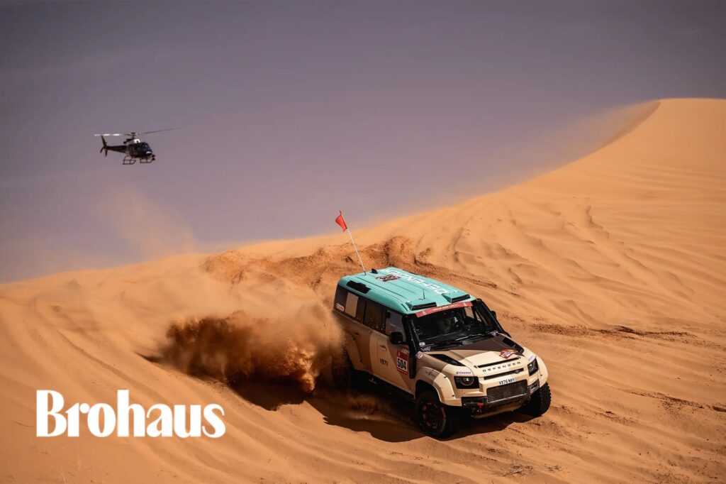 Thân xe Adventure với các vết xước và dấu tích sử dụng