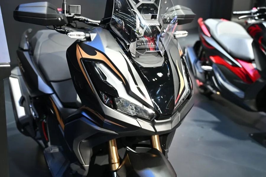 Cận cảnh bộ vành đúc màu tương phản trên xe Honda