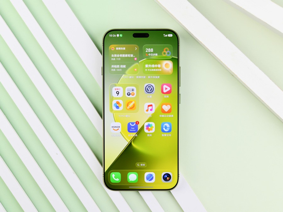 Ba phiên bản HONOR Magic9 được đặt cạnh nhau để so sánh thiết kế