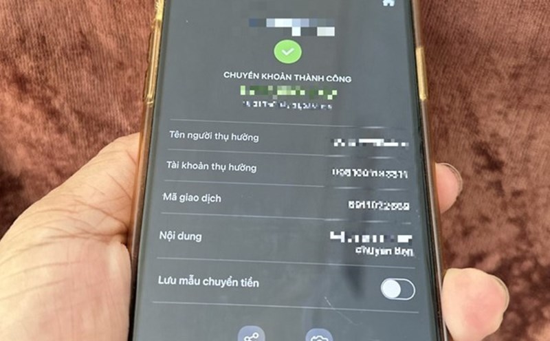 Minh họa cảnh báo rủi ro khi chuyển tiền vào nền tảng đầu tư không rõ nguồn gốc