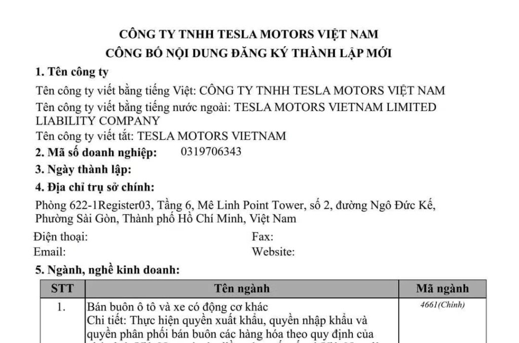 Mẫu bán tải điện Tesla Cybertruck trên đường phố