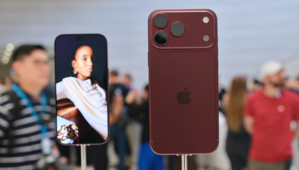 Các mẫu iPhone 18 Pro với nhiều màu sắc được đặt cạnh nhau