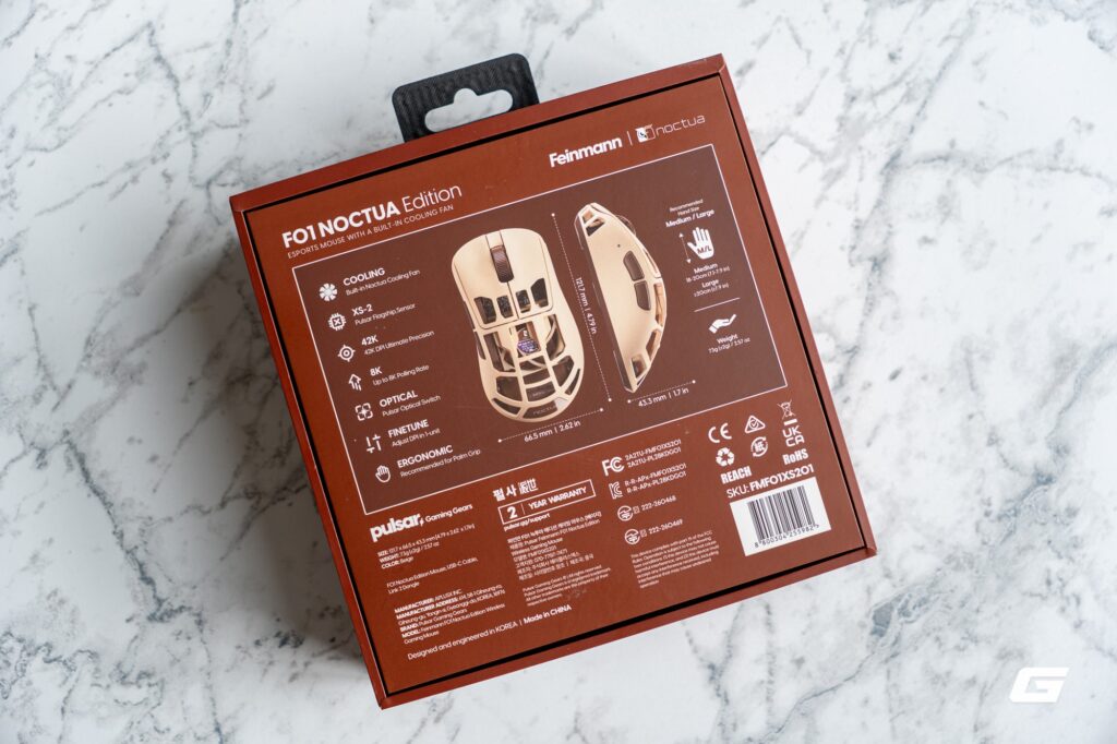 Pulsar Feinmann F01 Noctua Edition được đặt trên cân điện tử