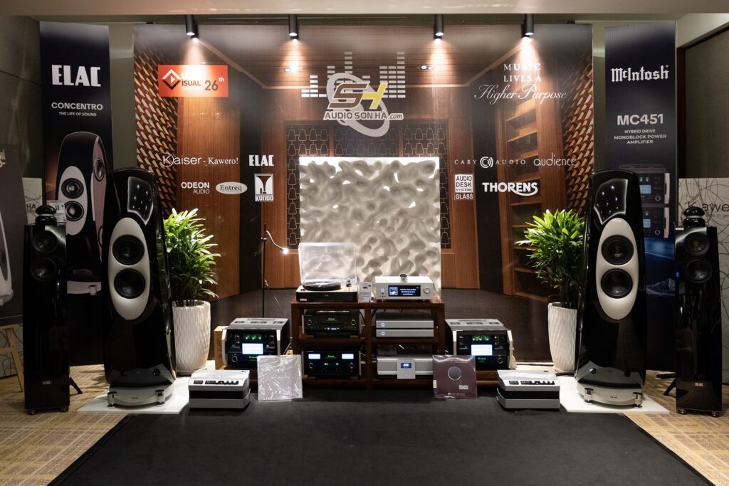 Cụm loa bass kích thước lớn trong hệ thống âm thanh cao cấp