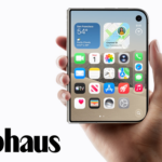 iPhone Duo mở ra với màn hình lớn và khung máy màu titan