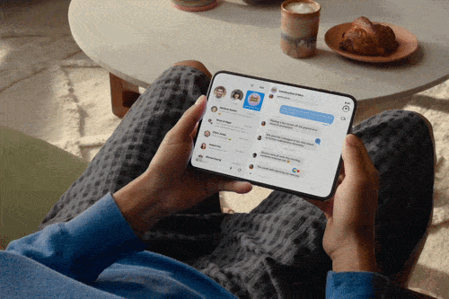 Hiệu ứng chuyển đổi màn hình trên iPhone Duo trong đoạn video trình diễn