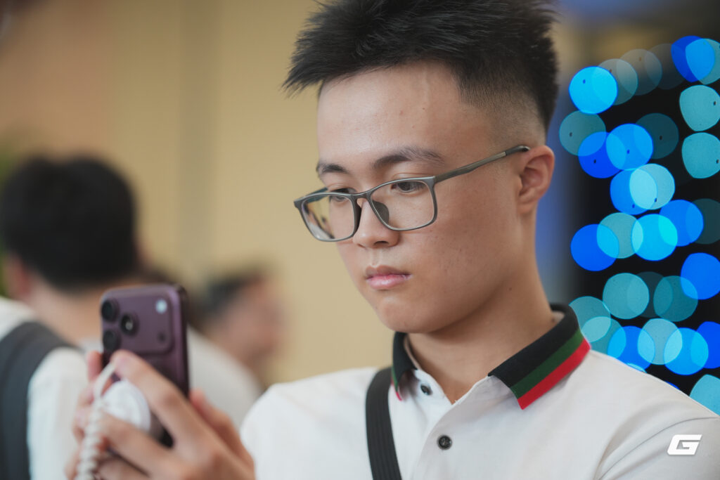 Nhiếp ảnh gia giới thiệu những bức ảnh đường phố chụp bằng iPhone 18 Pro Max