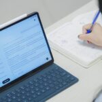 Sinh viên sử dụng công cụ AI để hỗ trợ học tập