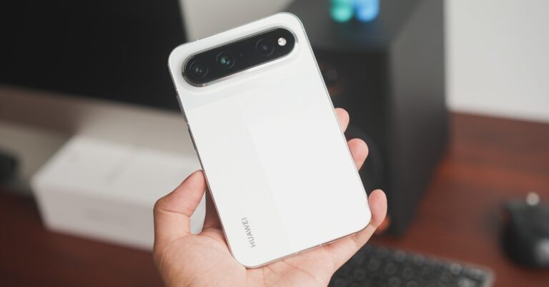 Mặt lưng Huawei Pura X View với cụm camera nằm ngang