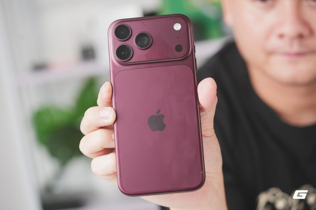Cận cảnh lớp hoàn thiện mặt lưng và khung viền của iPhone 18 Pro Max
