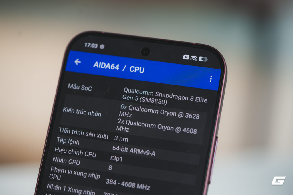 Màn hình AMOLED lớn với tần số quét 185Hz trên POCO F9 Ultra