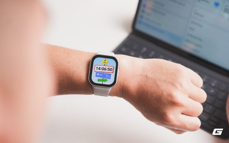REDMI Watch 6 Active và Watch 6 Lite được đặt cạnh nhau để so sánh