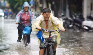 iPhone cũ đặt cạnh iPhone Duo trong quá trình chuyển eSIM