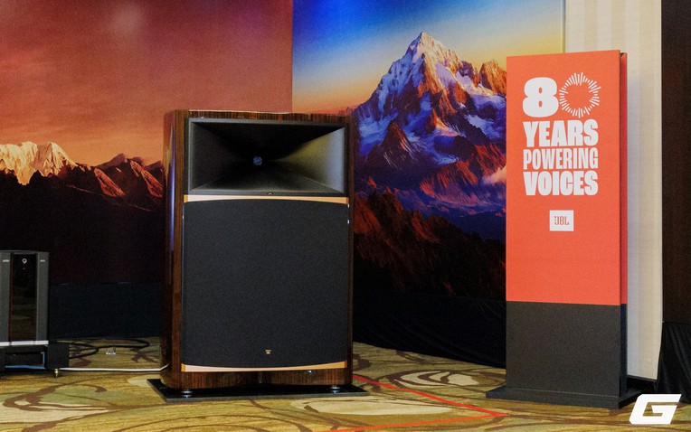 Cận cảnh thiết kế loa JBL Summit Everest với lớp hoàn thiện cao cấp