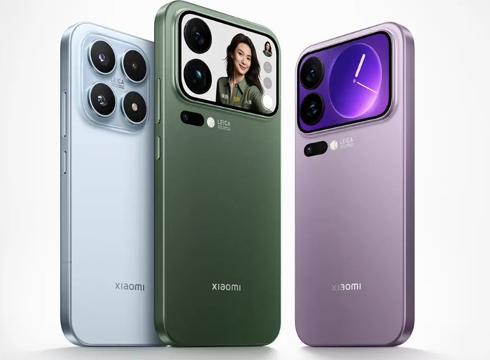 Người dùng thao tác nhanh với màn hình phụ của điện thoại Xiaomi