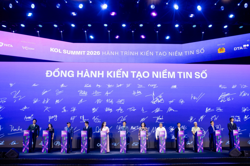 Các đại diện chụp ảnh lưu niệm trong khuôn khổ hội nghị