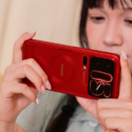 Xiaomi 18 Pro bản trong suốt với các linh kiện bên trong được nhìn thấy qua mặt lưng