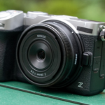 Máy ảnh Nikon Z5IIC với thiết kế thân máy không có kính ngắm điện tử
