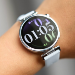Xiaomi Watch S5 41mm với mặt đồng hồ tròn và dây đeo thanh lịch