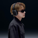 Tai nghe Nothing Headphone (1) Pro với thiết kế trong suốt và hai màu đen trắng