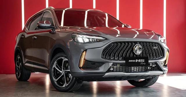 Mẫu MG HS đỗ tại khu vực trưng bày xe giảm giá ở Việt Nam
