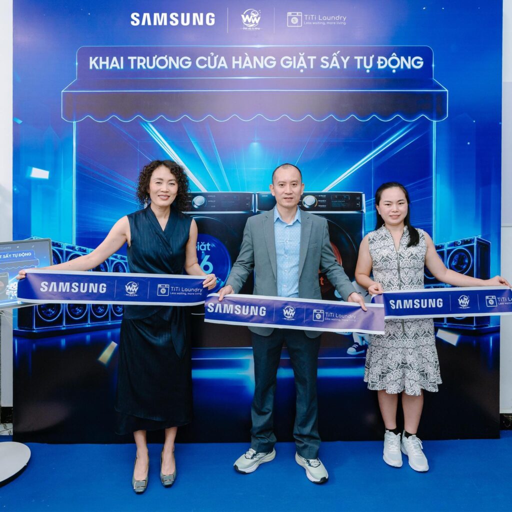 Máy sấy công nghiệp Samsung trong không gian tự phục vụ