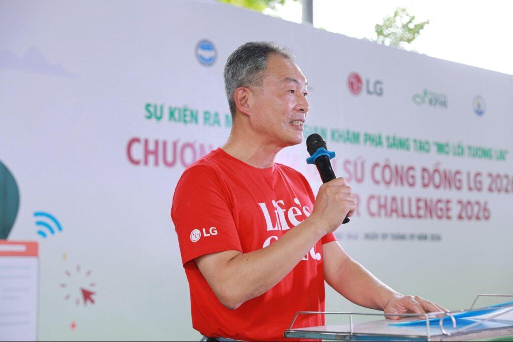 Đại diện LG và các đơn vị phối hợp tại lễ ra mắt dự án