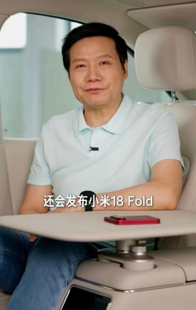 Xiaomi 18 Fold mở ra với màn hình trong kích thước lớn