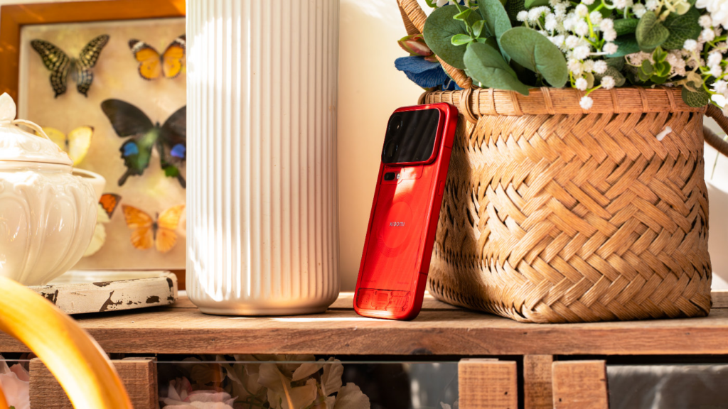 Giao diện hình nền mô phỏng hiệu ứng xuyên thấu trên điện thoại Xiaomi