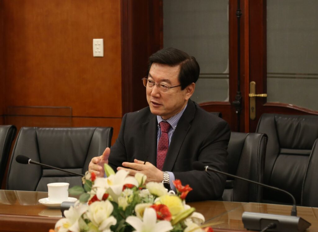 Giáo sư Young-Sup Joo trao đổi về khoa học công nghệ tại Hà Nội