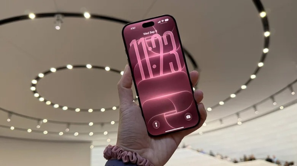 Mẫu iPhone 18 Pro Series trong bối cảnh minh họa công nghệ