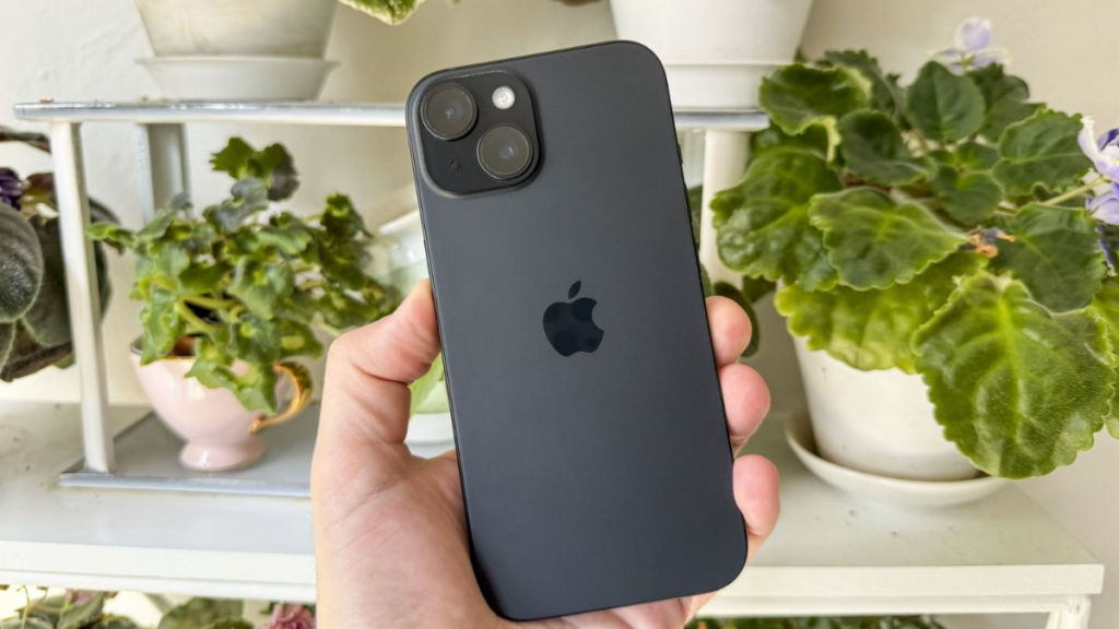 Camera chính 48MP ở mặt lưng iPhone 15