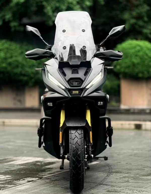 Phần đầu Voge SR450X cùng kính chắn gió phía trước