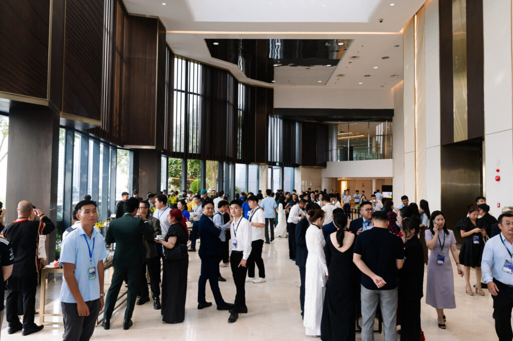 Hoa hậu Hương Giang xuất hiện tại khu vực trải nghiệm