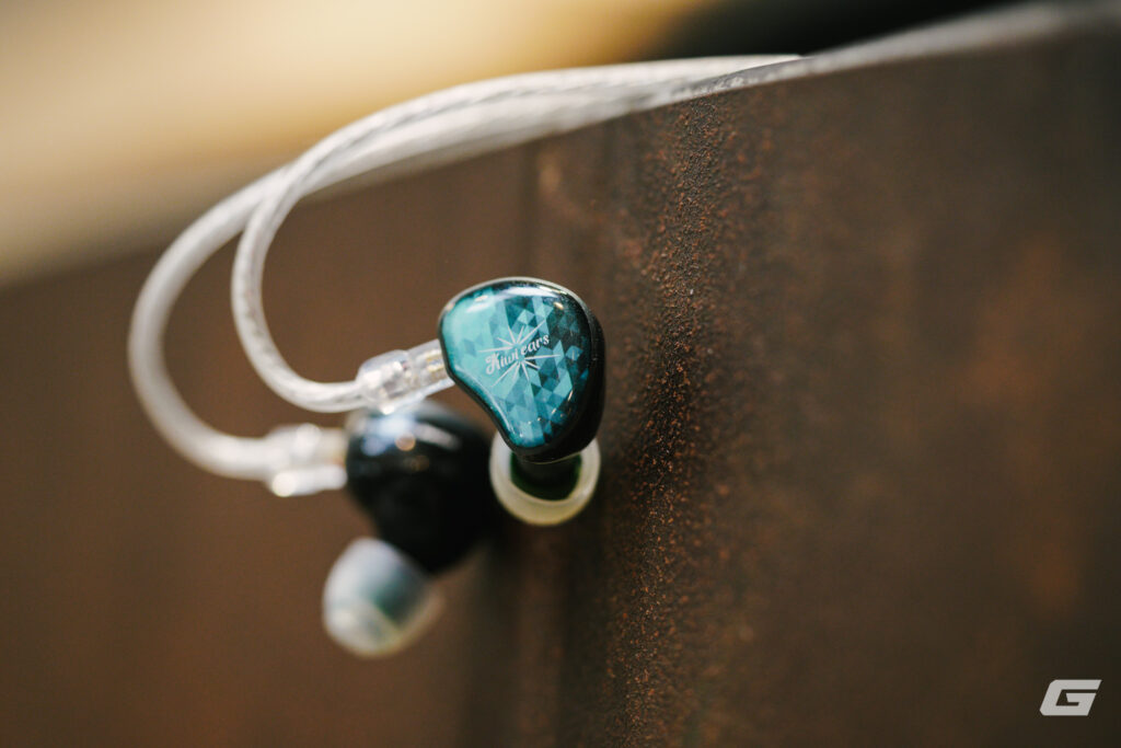 Các phụ kiện đi kèm Kiwi Ears Stardust gồm đệm tai và hộp đựng