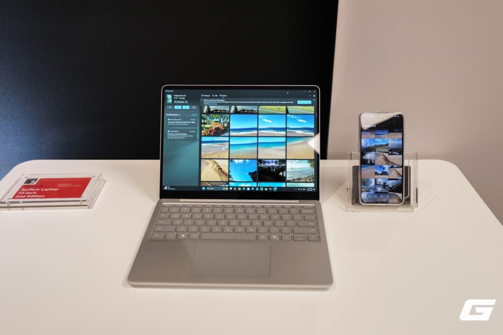 Mô hình tháo rời cho thấy linh kiện bên trong máy Surface
