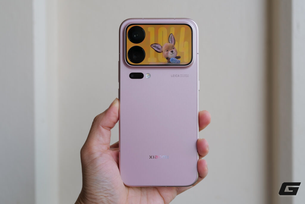 Hai phiên bản Xiaomi 18 Pro và Pro Max được đặt cạnh nhau