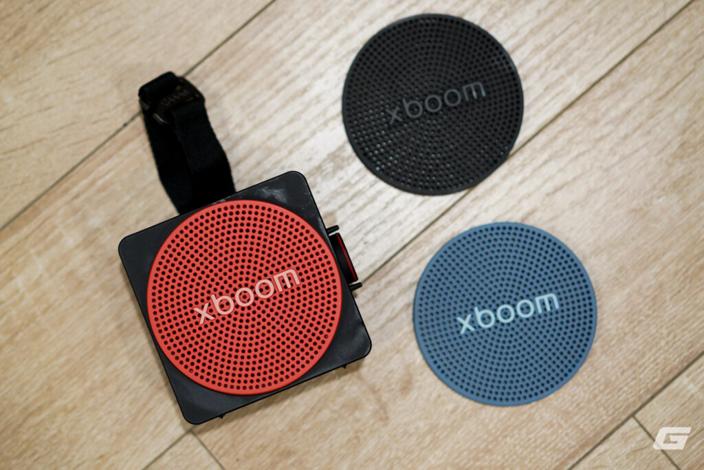 Các nút điều khiển và vòng xoay âm lượng trên loa LG xboom Mini