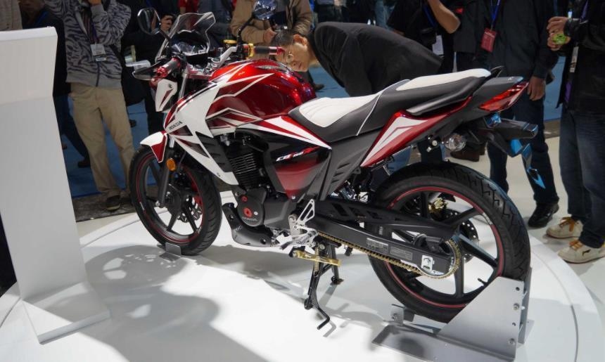 Góc nghiêng Honda CBF 150-SF với dáng xe cổ điển