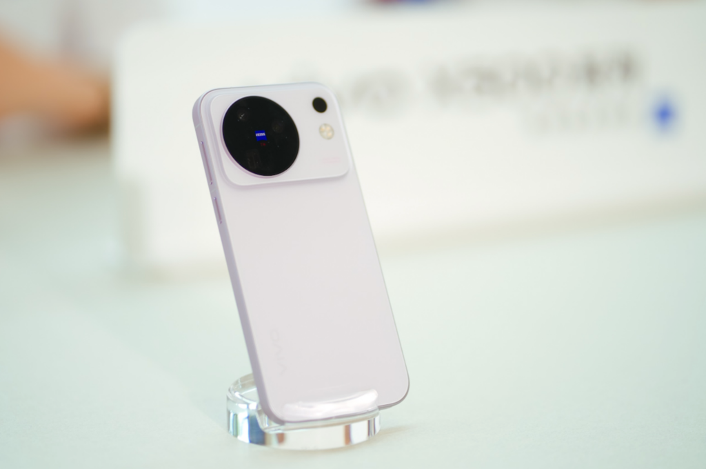 vivo X500 Pro với cụm camera hợp tác cùng Zeiss