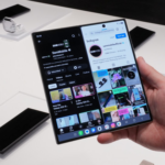 Galaxy Z Fold8 Ultra mở phẳng với màn hình lớn hiển thị giao diện làm việc
