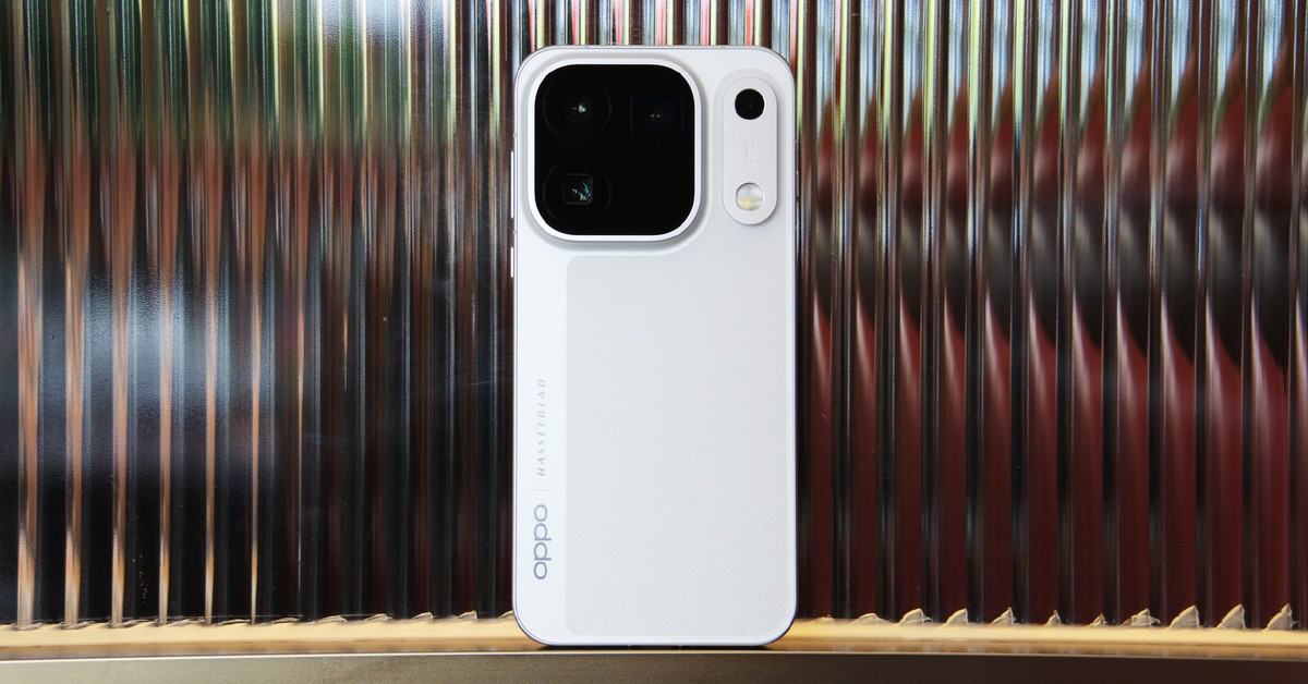 Ba mẫu OPPO Find X10E, Find X10 và Find X10 Pro Max trong sự kiện ra mắt