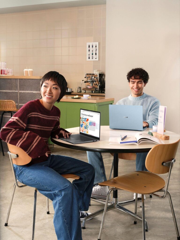 Cận cảnh các cổng kết nối ở cạnh bên laptop Vivobook S14