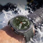 Galaxy Watch Ultra2 với khung titan và mặt đồng hồ tròn trong thiết kế thân máy bo góc