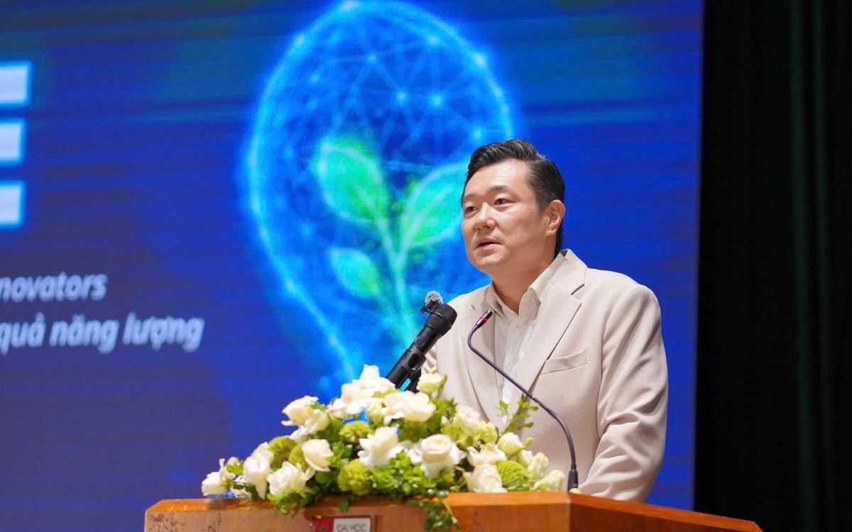 Juhern Kim, Trưởng đại diện GGGI tại Việt Nam, trong một buổi làm việc